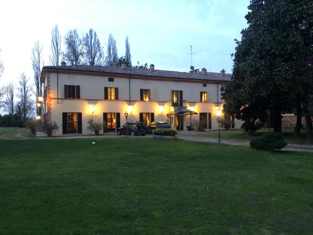 Villa Dom Piacenza Eksteriør billede
